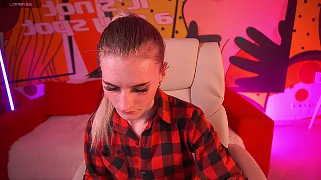 DiamondNina online show from March 24, 2026, 8:03 pm