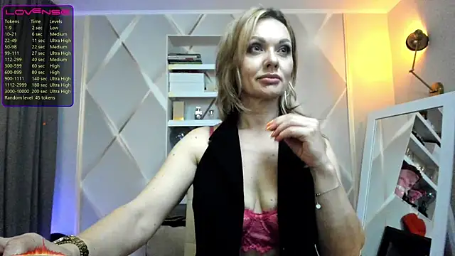 Snapshot of Monika-peach chatting on June 19, 2026, 9:18 pm Monika-peach online show from June 19, 2026, 9:18 pm