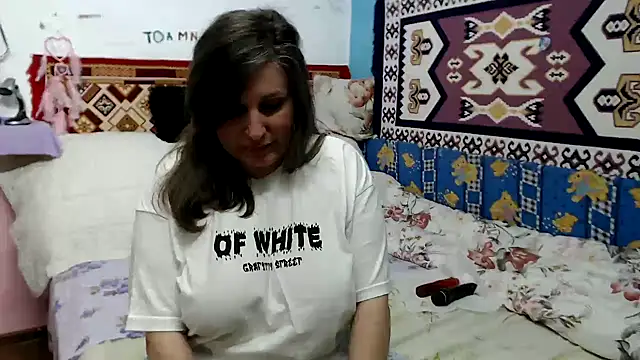 Adelinemilf online show from March 25, 2026, 12:22 pm