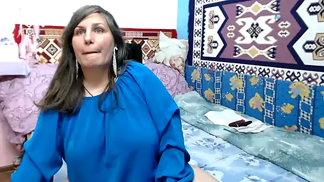 Adelinemilf online show from June 13, 2026, 3:54 pm