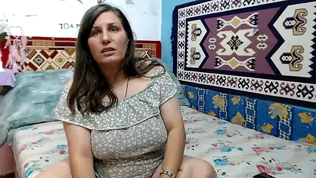 Adelinemilf online show from July 27, 2026, 1:40 pm