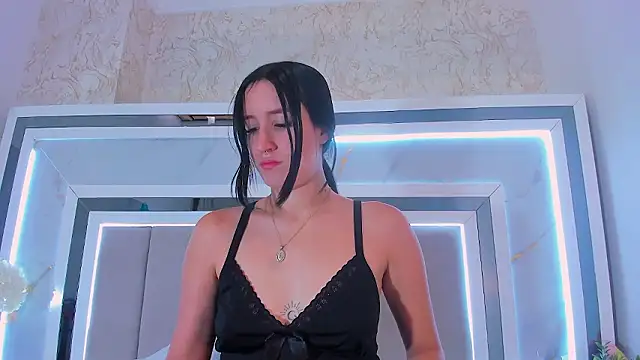 Snapshot of IsaBlue chatting on January 19, 2026, 1:26 pm IsaBlue online show from January 19, 2026, 1:26 pm