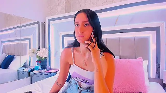 Snapshot of IsaBlue chatting on February 14, 2026, 1:52 pm IsaBlue online show from February 14, 2026, 1:52 pm