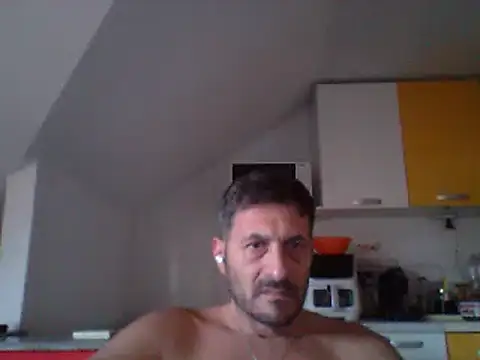 Snapshot of colosone chatting on October 14, 2025, 1:01 pm colosone online show from October 14, 2025, 1:01 pm