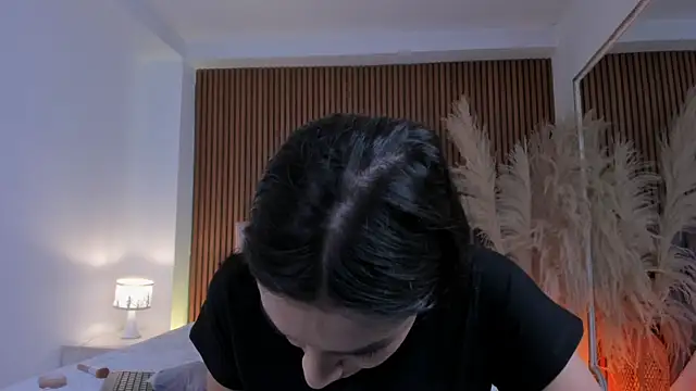 Snapshot of Violett_hott_ chatting on June 25, 2026, 1:04 pm Violett hott online show from June 25, 2026, 1:04 pm