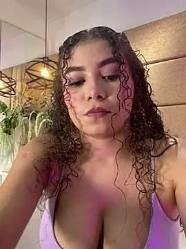 Snapshot of CamilaCastillo chatting on July 6, 2026, 7:38 pm CamilaCastillo online show from July 6, 2026, 7:38 pm