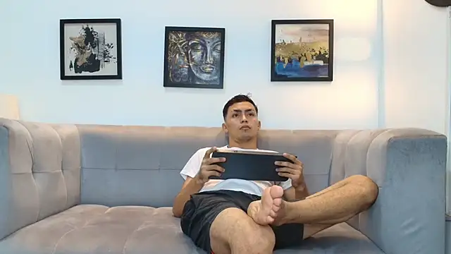 AVENGER BOYS2026 online show from January 18, 2026, 1:20 am