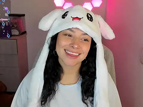 emillyaqua online show from February 3, 2026, 10:15 pm