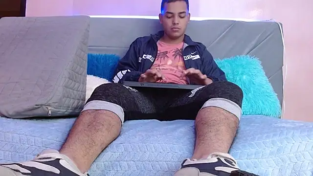 Snapshot of studentdeivy_ chatting on February 7, 2026, 9:57 am studentdeivy online show from February 7, 2026, 9:57 am