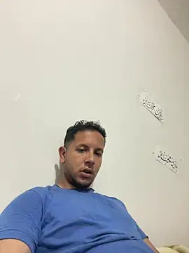 Snapshot of Albertofcille chatting on May 17, 2026, 9:17 am Albertofcille online show from May 17, 2026, 9:17 am