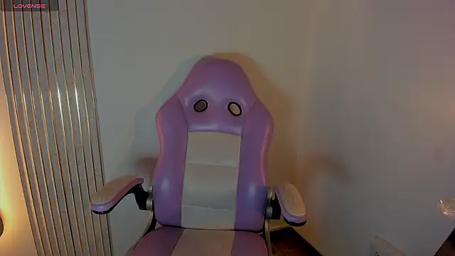 Iamcami  online show from February 18, 2026, 7:10 pm