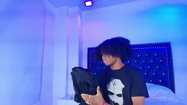 Snapshot of Cristal_and_luke chatting on January 13, 2026, 3:23 am Cristal and luke online show from January 13, 2026, 3:23 am