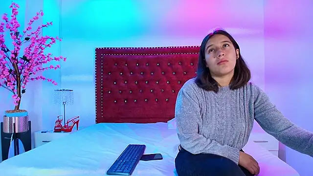 Snapshot of Cristal_and_luke chatting on February 4, 2026, 3:45 am Cristal and luke online show from February 4, 2026, 3:45 am