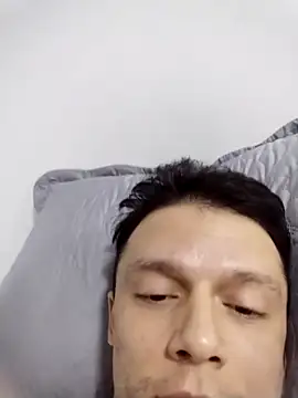 RAFAELQUINTEROSCAVALHEI online show from April 14, 2026, 2:56 pm