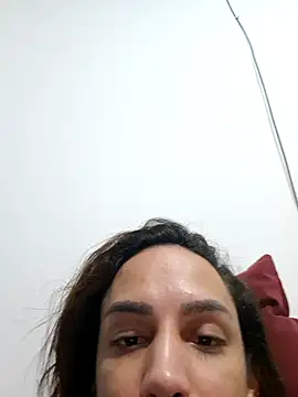 ofjuliaa online show from April 12, 2026, 11:54 pm