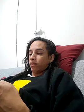 ofjuliaa online show from May 9, 2026, 6:57 pm