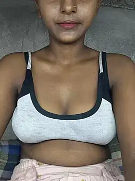 Royal-girl78 online show from July 4, 2026, 3:51 pm