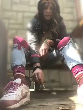 dongoralesko77 online show from April 22, 2026, 3:02 pm