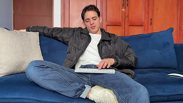 Enzho liam online show from March 27, 2026, 4:51 pm