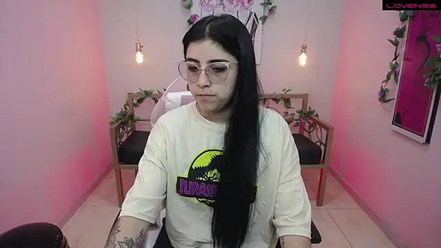 Snapshot of Adri_gomez_x chatting on July 6, 2026, 12:02 pm Adri gomez x online show from July 6, 2026, 12:02 pm