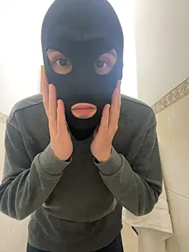 petiteyanel online show from March 4, 2026, 12:38 am