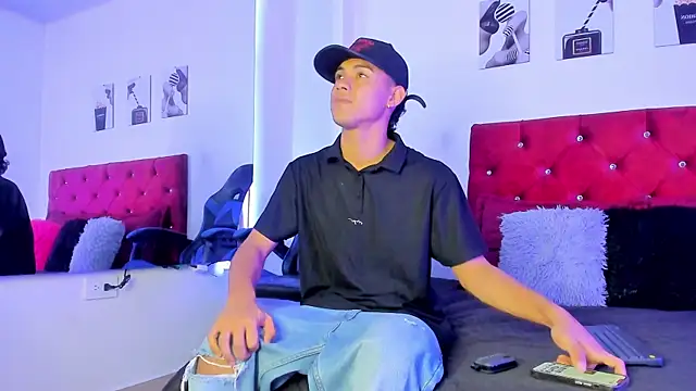 Liamsubtle01 online show from April 19, 2026, 2:00 am