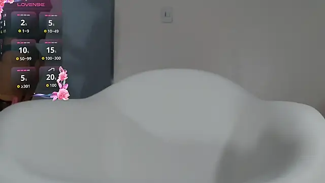 Snapshot of Little_Leksa chatting on February 18, 2026, 1:40 pm Little Leksa online show from February 18, 2026, 1:40 pm