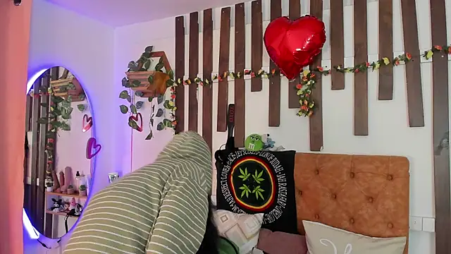 MeowMota  online show from May 12, 2026, 6:05 pm