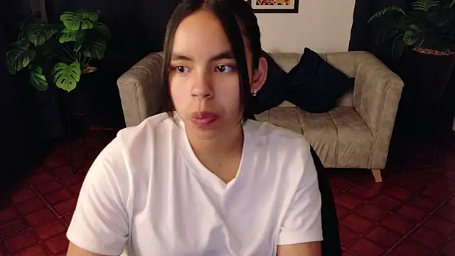 SofiaMante  online show from March 11, 2026, 9:43 pm