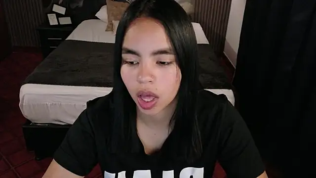 SofiaMante  online show from April 3, 2026, 7:23 pm