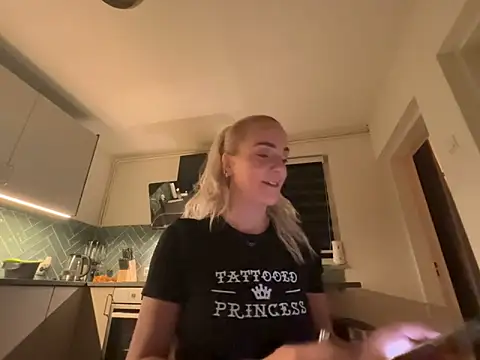 Snapshot of missconly chatting on March 4, 2026, 12:38 am missconly online show from March 4, 2026, 12:38 am