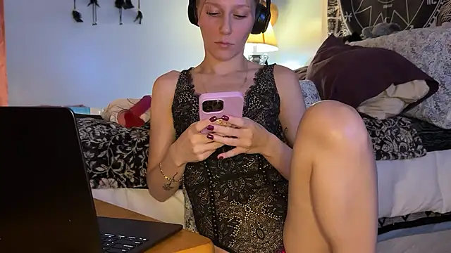 mysunidreamss online show from February 3, 2026, 2:53 am