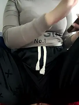 Snapshot of -LunaLust chatting on January 9, 2026, 9:56 am -LunaLust online show from January 9, 2026, 9:56 am