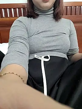 Snapshot of -LunaLust chatting on January 10, 2026, 8:27 am -LunaLust online show from January 10, 2026, 8:27 am