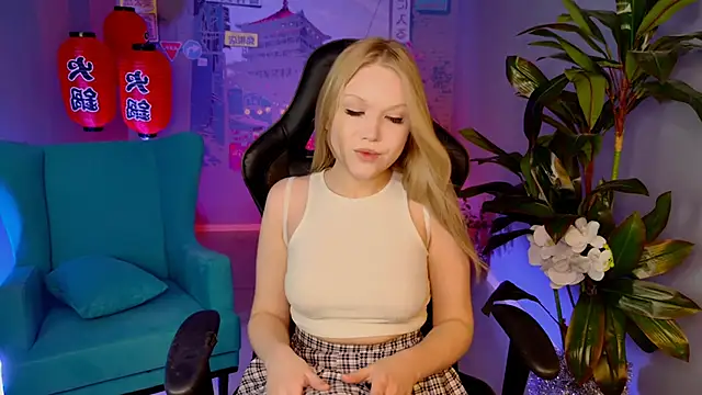 Snapshot of ChloeWhite chatting on January 11, 2026, 2:00 pm ChloeWhite online show from January 11, 2026, 2:00 pm