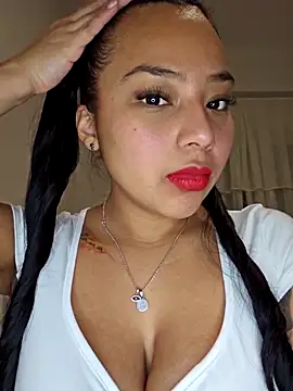 Snapshot of Angelmoon04 chatting on February 22, 2026, 12:56 am Angelmoon04 online show from February 22, 2026, 12:56 am