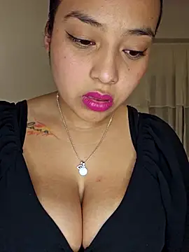 Snapshot of Angelmoon04 chatting on February 27, 2026, 2:33 am Angelmoon04 online show from February 27, 2026, 2:33 am