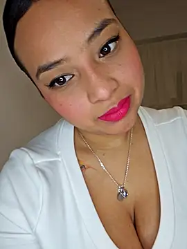 Snapshot of Angelmoon04 chatting on April 15, 2026, 2:29 am Angelmoon04 online show from April 15, 2026, 2:29 am