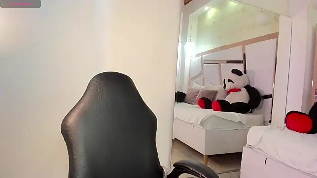 tatikanyx online show from June 26, 2026, 12:09 pm
