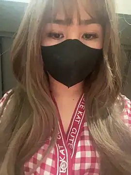 -Violet-t online show from February 15, 2026, 4:47 pm