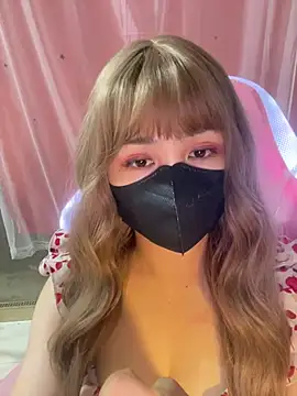 -Violet-t online show from May 18, 2026, 1:39 pm