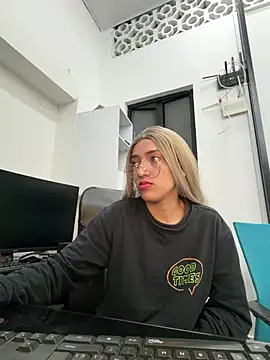 MichaelRossexxx online show from April 12, 2026, 12:21 pm