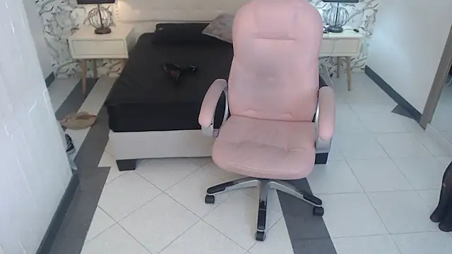 Venusandrea29 online show from February 19, 2026, 12:01 pm