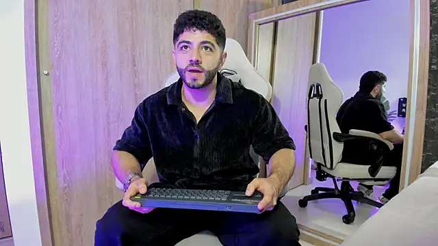 Snapshot of Thiago_moretti chatting on July 12, 2026, 1:18 am Thiago moretti online show from July 12, 2026, 1:18 am