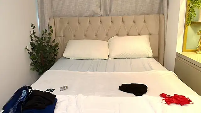 Maxine Spencer online show from February 27, 2026, 8:20 pm