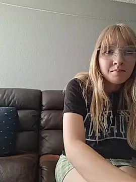 BunnySnowFlake online show from April 22, 2026, 7:15 pm