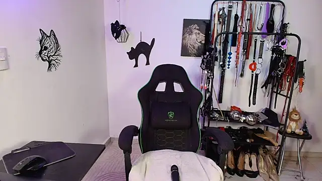 ariannaconnor  online show from March 27, 2026, 1:33 pm