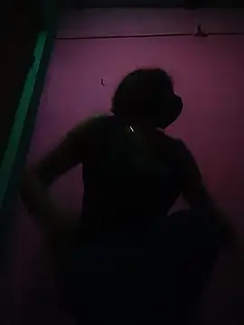 larahotg online show from January 18, 2026, 4:44 pm