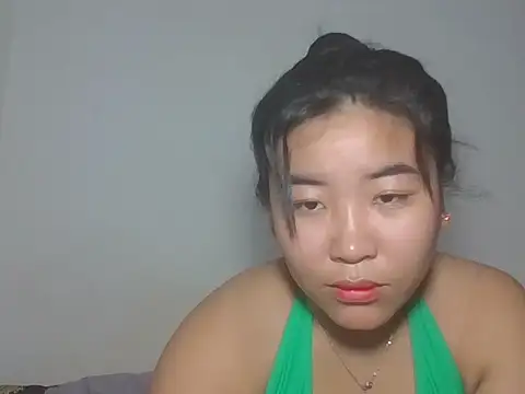 Zyeiii online show from March 14, 2026, 9:42 pm