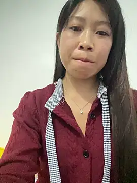 Snapshot of Mayly_lucky2 chatting on May 8, 2026, 10:31 am Mayly lucky2 online show from May 8, 2026, 10:31 am